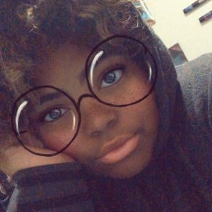 Meet your Posher, Dee